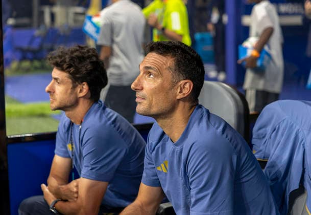 07.07.2026, Fussball Weltmeisterschaft 2026 in den USA, Achtelfinale, Argentinien - Ägypten, im Mercedes-Benz Stadium (Atlanta, GA), re: Trainer Lionel Scaloni (Argentinien) ***FIFA regulations prohibit any use of photographs as image sequences and or quasi-video. EDITORIAL USE ONLY*** *** July 7, 2026, 2026 FIFA World Cup in the U.S., Round of 16, Argentina vs. Egypt, at Mercedes-Benz Stadium in Atlanta, GA; Coach Lionel Scaloni, Argentina ***FIFA regulations prohibit any use of photographs as image sequences and or quasi-video. EDITORIAL USE ONLY***