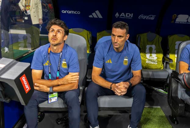 07.07.2026, Fussball Weltmeisterschaft 2026 in den USA, Achtelfinale, Argentinien - Ägypten, im Mercedes-Benz Stadium (Atlanta, GA), re: Trainer Lionel Scaloni (Argentinien) ***FIFA regulations prohibit any use of photographs as image sequences and or quasi-video. EDITORIAL USE ONLY*** *** July 7, 2026, 2026 FIFA World Cup in the U.S., Round of 16, Argentina vs. Egypt, at Mercedes-Benz Stadium in Atlanta, GA; Coach Lionel Scaloni, Argentina ***FIFA regulations prohibit any use of photographs as image sequences and or quasi-video. EDITORIAL USE ONLY***