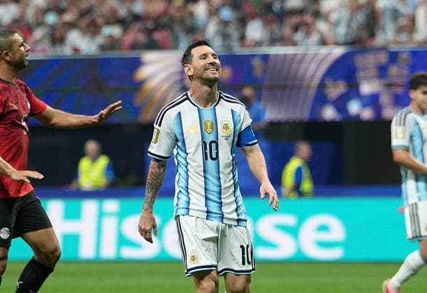 (260708) -- ATLANTA, July 8, 2026 -- Lionel Messi of Argentina reacts during the round of 16 match between Argentina and Egypt at the 2026 FIFA World Cup, WM, Weltmeisterschaft, Fussball at Atlanta Stadium in Atlanta, the United States, July 7, 2026. ) (SP)U.S.-ATLANTA-FOOTBALL-FIFA WORLD CUP-ROUND OF 16-ARG VS EGY HuangxZongzhi 