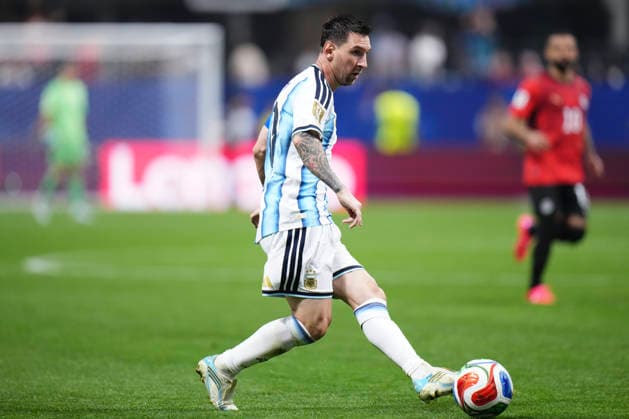 Argentina v Egypt: Round of 16 - FIFA World Cup, WM, Weltmeisterschaft, Fussball 2026 Lionel Messi of Argentina plays the ball during the FIFA World Cup 2026 Round of 16 match between Argentina and Egypt at Atlanta Stadium on July 07, 2026 in Atlanta, Georgia. Atlanta GA United States  Copyright: xJosexBretonx originalFilename:bretonhernandez-argentin260707_npM4z.jpg