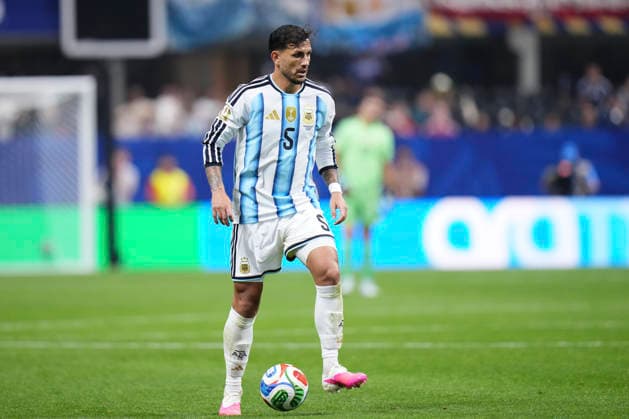 Argentina v Egypt: Round of 16 - FIFA World Cup, WM, Weltmeisterschaft, Fussball 2026 Leandro Paredes of Argentina controls the ball during the FIFA World Cup 2026 Round of 16 match between Argentina and Egypt at Atlanta Stadium on July 07, 2026 in Atlanta, Georgia. Atlanta GA United States  Copyright: xJosexBretonx originalFilename:bretonhernandez-argentin260707_npmba.jpg
