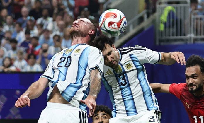 FIFA World Cup, WM, Weltmeisterschaft, Fussball 2026 - Round of 16 - Argentina vs Egypt epaselect Alexis Mac Allister of Argentina (L) and Nicolas Tagliafico of Argentina (R) in action during the FIFA World Cup 2026 Round of 16 match Argentina against Egypt, in Atlanta, USA, 07 July 2026. ATLANTA United States  Copyright: xRONALDxWITTEKx