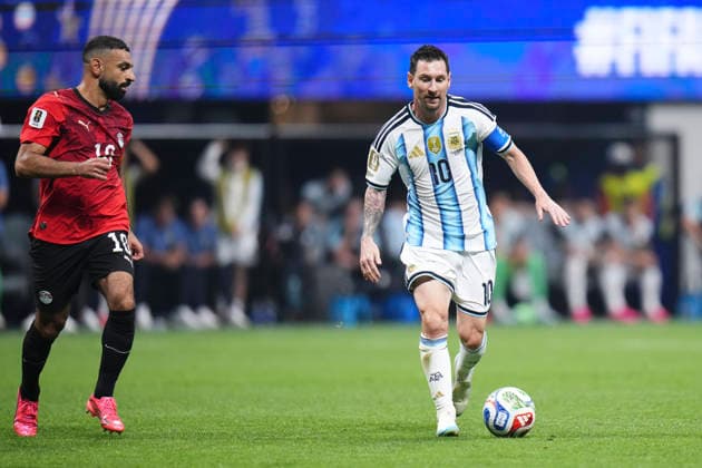 Argentina v Egypt: Round of 16 - FIFA World Cup, WM, Weltmeisterschaft, Fussball 2026 Lionel Messi of Argentina runs with the ball during the FIFA World Cup 2026 Round of 16 match between Argentina and Egypt at Atlanta Stadium on July 07, 2026 in Atlanta, Georgia. Atlanta GA United States  Copyright: xJosexBretonx originalFilename:bretonhernandez-argentin260707_npn3w.jpg
