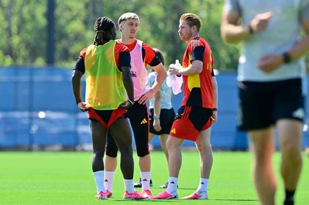 Belgian national football team - FIFA World Cup, WM, Weltmeisterschaft, Fussball 2026 - media activities 07 07 2026 RENTON, UNITED STATES OF AMERICA - JULY 07 : Doku Jeremy forward of Belgium, Saelemaekers Alexis midfielder of Belgium and De Bruyne Kevin forward of Belgium pictured during a training session of the Belgian national football team during the FIFA World Cup 2026 on July 7, 2026 in Renton, United States of America, 07 07 2026 Renton United States of America  Copyright: xJanxDexMeuleneirx