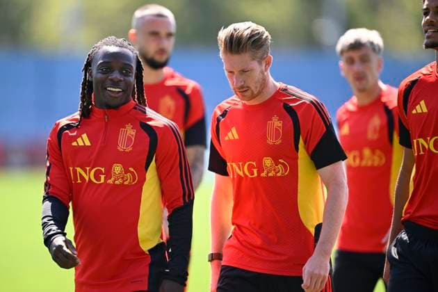 Belgian national football team - FIFA World Cup, WM, Weltmeisterschaft, Fussball 2026 - media activities 07 07 2026 RENTON, UNITED STATES OF AMERICA - JULY 07 : Doku Jeremy forward of Belgium and De Bruyne Kevin forward of Belgium pictured during a training session of the Belgian national football team during the FIFA World Cup 2026 on July 7, 2026 in Renton, United States of America, 07 07 2026 Renton United States of America  Copyright: xNicoxVereeckenx