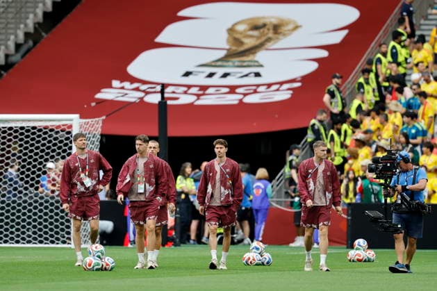 FIFA World Cup, WM, Weltmeisterschaft, Fussball 2026 - Round of 16 - Switzerland vs Colombia Switzerland s goalkeeper Gregor Kobel, Switzerland s Cedric Itten, Switzerland s Christian Fassnacht and Switzerland s Michel Aebischer inspect the pitch prior the FIFA World Cup 2026 Round of 16 match Switzerland against Colombia, in Vancouver, Canada, 07 July 2026. VANCOUVER Canada  Copyright: xPETERxKLAUNZERx