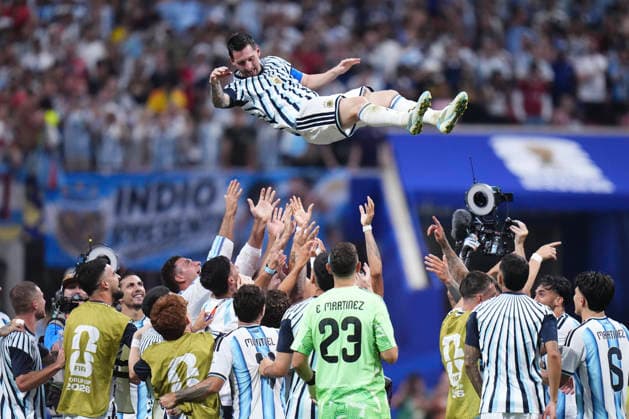 July 7, 2026, Atlanta, Georgia, United States: Lionel Messi of Argentina is thrown into the air by teammates during the FIFA World Cup, WM, Weltmeisterschaft, Fussball 2026 Round of 16 match between Argentina and Egypt at Atlanta Stadium on July 07, 2026 in Atlanta, Georgia. Atlanta United States - ZUMAa181 20260707_zaa_a181_082 Copyright: xJosexBretonx