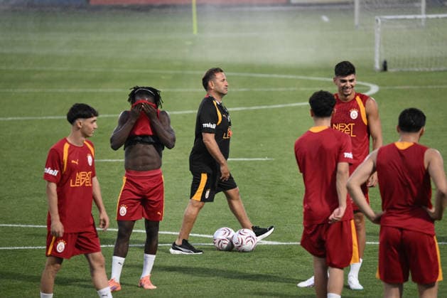 Galatasaray training session in Istanbul ISTANBUL, TURKIYE - JULY 7: Head coach of Galatasaray, Okan Buruk leads a training session for the 2026-2027 season at the Kemerburgaz Metin Oktay Facilities in Istanbul, Turkiye, on July 7, 2026. Arif Hudaverdi Yaman Anadolu Istanbul Turkey. Editorial use only. Please get in touch for any other usage.  Copyright: x2026xAnadoluxArifxHudaverdixYamanx