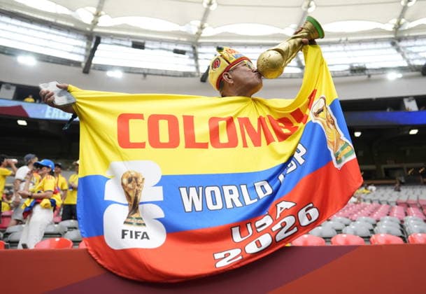 FIFA World Cup, WM, Weltmeisterschaft, Fussball 2026 - Round of 16 - Switzerland vs Colombia Supporters of Colombia pose for a photo ahead of the FIFA World Cup 2026 Round of 16 match Switzerland against Colombia, in Vancouver, Canada, 07 July 2026. VANCOUVER Canada  Copyright: xBOBxFRIDx