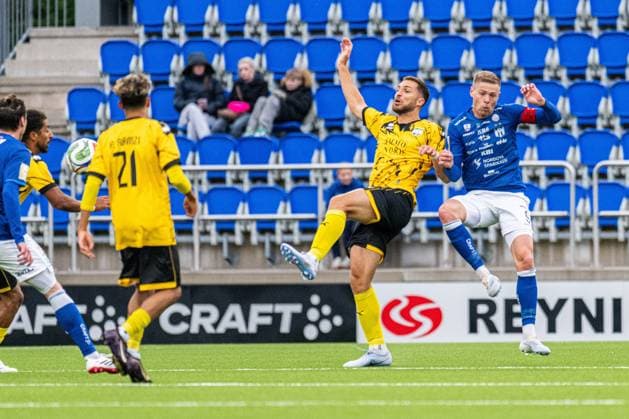 Atert Bissen s Yohan Mannone and Klaskvik s Pall Klettskaro fight for the ball during a game between Faroese Klaksvik and Luxembourg Atert Bissen, on Tuesday 07 July 2026, in Klaksvik, Faroe Islands, the first leg in the first qualifying round in the UEFA Champions League competition. EMILExWINDAL  x180671570x