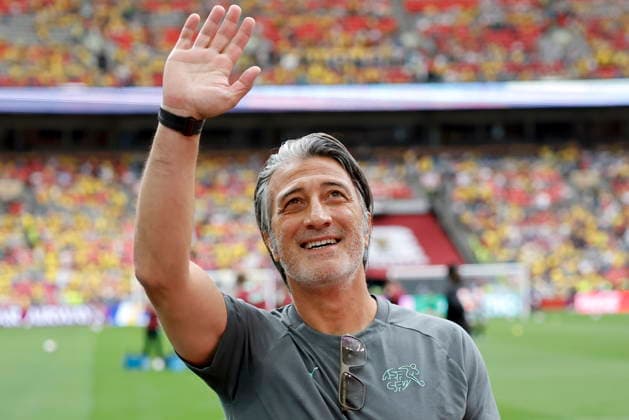 FIFA World Cup, WM, Weltmeisterschaft, Fussball 2026 - Round of 16 - Switzerland vs Colombia Switzerland s head coach Murat Yakin waves prior the FIFA World Cup 2026 Round of 16 match Switzerland against Colombia, in Vancouver, Canada, 07 July 2026. VANCOUVER Canada  Copyright: xPETERxKLAUNZERx