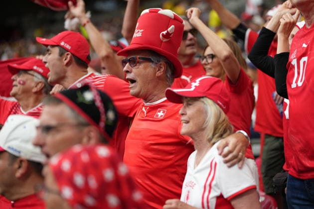 FIFA World Cup, WM, Weltmeisterschaft, Fussball 2026 - Round of 16 - Switzerland vs Colombia Supporters of Switzerland cheer ahead of the FIFA World Cup 2026 Round of 16 match Switzerland against Colombia, in Vancouver, Canada, 07 July 2026. VANCOUVER Canada  Copyright: xBOBxFRIDx