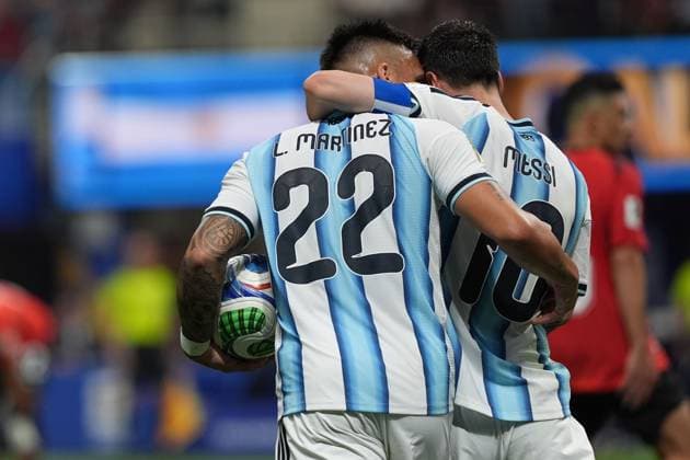 Lionel Messi of Argentina scores to make it 2-2 and celebrates with Lautaro Martinez of Argentina Argentina v Egypt, 2026 FIFA World Cup, WM, Weltmeisterschaft, Fussball Group of 16, Football, Atlanta Stadium, Atlanta, Georgia, USA - 07 Jul 2026Atlanta Mercedes-Benz Stadium Georgia (GA) United States of America  Copyright: xIsmaelxAdnan Shutterstockx 16981208gu
