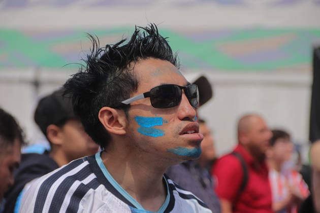 Argentina v Egypt FIFA Fan Fest - FIFA World Cup, WM, Weltmeisterschaft, Fussball 2026 An Argentinian national team, Nationalteam fan watching the FIFA World Cup 2026 round of 16 match between Argentina and Egypt on a giant screen at FIFA World Cup 2026 Fan Festival. on July 7, 2026, in Mexico City, Mexico. (Photo by Carlos Santiago Eyepix Group) Copyright: xCarlosxSantiago xEyepixxGroupx CS_07072026_191768
