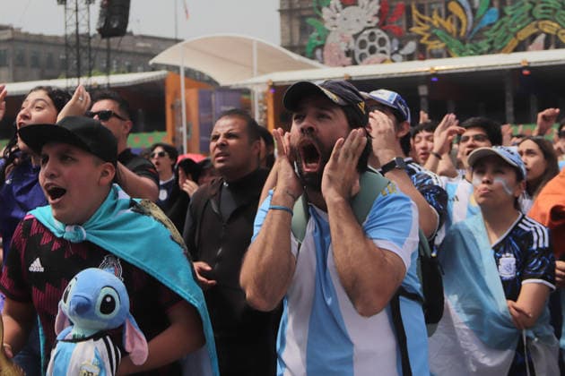 Argentina v Egypt FIFA Fan Fest - FIFA World Cup, WM, Weltmeisterschaft, Fussball 2026 An Argentinian national team, Nationalteam fan reacts while watching the FIFA World Cup 2026 round of 16 match between Argentina and Egypt on a giant screen at FIFA World Cup 2026 Fan Festival. on July 7, 2026, in Mexico City, Mexico. (Photo by Carlos Santiago Eyepix Group) Copyright: xCarlosxSantiago xEyepixxGroupx CS_07072026_191793