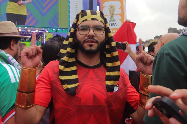 Argentina v Egypt FIFA Fan Fest - FIFA World Cup, WM, Weltmeisterschaft, Fussball 2026 An Egyptian national team, Nationalteam fan wears an Egyptian pharaoh s headdress while watching the FIFA World Cup 2026 round of 16 match between Argentina and Egypt on a giant screen at FIFA World Cup 2026 Fan Festival. on July 7, 2026, in Mexico City, Mexico. (Photo by Carlos Santiago Eyepix Group) Copyright: xCarlosxSantiago xEyepixxGroupx CS_07072026_191794