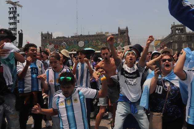 Argentina v Egypt FIFA Fan Fest - FIFA World Cup, WM, Weltmeisterschaft, Fussball 2026 Argentinian national team, Nationalteam fans celebrate a scoring of Argentina national team while watching the FIFA World Cup 2026 round of 16 match between Argentina and Egypt on a giant screen at FIFA World Cup 2026 Fan Festival. on July 7, 2026, in Mexico City, Mexico. (Photo by Carlos Santiago Eyepix Group) Copyright: xCarlosxSantiago xEyepixxGroupx CS_07072026_191798