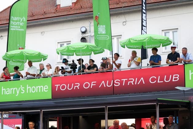 CYCLING - Oesterreich Rundfahrt 2026 GRAZ,AUSTRIA,07.JUL.26 - CYCLING - Tour of Austria, team presentation. Image shows participants at the Tour of Austria.  GEPAxpictures xJamesxDoak