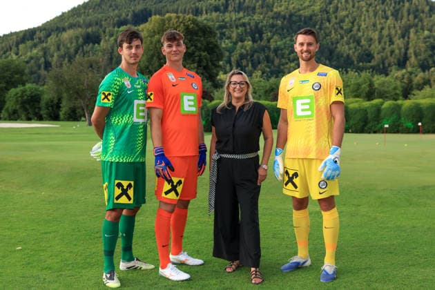 SOCCER - BL, Sturm, jersey presentation FROHNLEITEN,AUSTRIA,07.JUL.26 - SOCCER - ADMIRAL Bundesliga, SK Sturm Graz, jersey presentation. Image shows Daniil Khudyakov, Elias Lorenz and Ammar Helac (Sturm) with a sponsoring partner.  GEPAxpictures xMarioxBuehner-Weinrauch