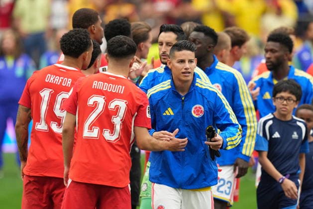 Switzerland v Colombia - FIFA World Cup, WM, Weltmeisterschaft, Fussball 2026 - Round of 16 VANCOUVER, CANADA - JULY 07: James Rodriguez of Colombia greets the Zeki Amdouni (23) of Switzerland prior the 2026 FIFA World Cup Round of 16 match between Switzerland and Colombia at BC Place in Vancouver, British Columbia, Canada, on July 07, 2026 Ercin Erturk Anadolu British Columbia Canada. Editorial use only. Please get in touch for any other usage.  Copyright: x2026xAnadoluxErcinxErturkx
