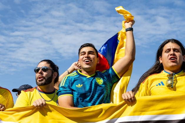 July 7, 2026, Vancouver, Bc, CANADA: A Colombia supporter marches through the streets towards BC Place before a World Cup round of 16 match between Colombia and Switzerland, in Vancouver, on Tuesday, July 7, 2026. Canada News - July 7, 2026  - ZUMAc35_ 20260707_zaf_c35_141 Copyright: xTimothyxMatweyx