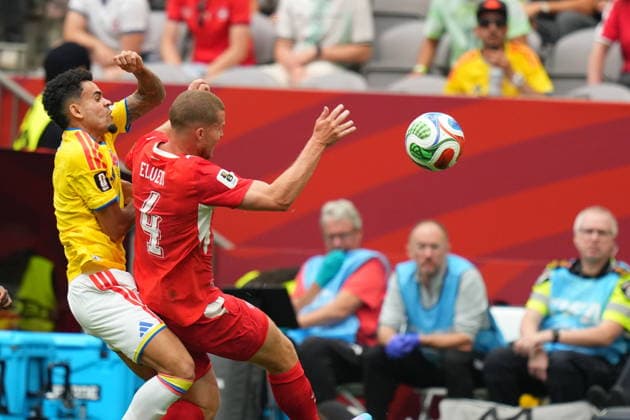 Switzerland v Colombia - FIFA World Cup, WM, Weltmeisterschaft, Fussball 2026 - Round of 16 VANCOUVER, CANADA - JULY 07: Luis Diaz (L) of Colombia in action against Nico Elvedi (4) of Switzerland during the 2026 FIFA World Cup Round of 16 match between Switzerland and Colombia at BC Place in Vancouver, British Columbia, Canada, on July 07, 2026 Ercin Erturk Anadolu British Columbia Canada. Editorial use only. Please get in touch for any other usage.  Copyright: x2026xAnadoluxErcinxErturkx