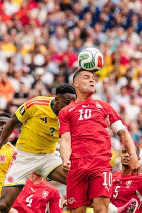 Granit Xhaka of Switzerland contests a header with Jhon Lucumi of Colombia during the FIFA World Cup, WM, Weltmeisterschaft, Fussball Round of 16 game between Switzerland and Colombia at BC Place on July 7, 2026 in Vancouver, British Colombia, Canada  Copyright: xCurtisxWongx xSPPx Sportspressphoto_SPR186973