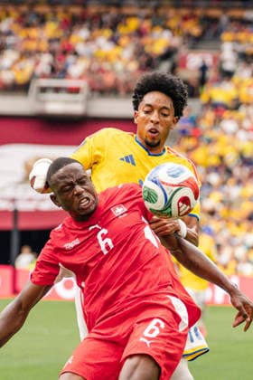 Denis Zakaria of Switzerland contests with Johan Mojica of Colombia during the FIFA World Cup, WM, Weltmeisterschaft, Fussball Round of 16 game between Switzerland and Colombia at BC Place on July 7, 2026 in Vancouver, British Colombia, Canada  Copyright: xCurtisxWongx xSPPx Sportspressphoto_SPR186975