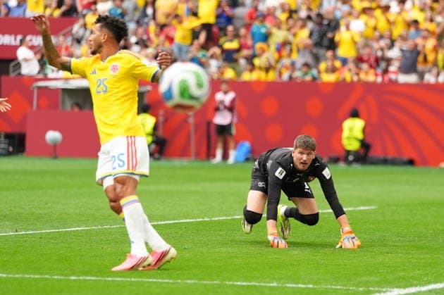 Switzerland v Colombia - FIFA World Cup, WM, Weltmeisterschaft, Fussball 2026 - Round of 16 VANCOUVER, CANADA - JULY 07: Luis Suarez (25) of Colombia in action against Gregor Kobel of Switzerland during the 2026 FIFA World Cup Round of 16 match between Switzerland and Colombia at BC Place in Vancouver, British Columbia, Canada, on July 07, 2026 Ercin Erturk Anadolu British Columbia Canada. Editorial use only. Please get in touch for any other usage.  Copyright: x2026xAnadoluxErcinxErturkx