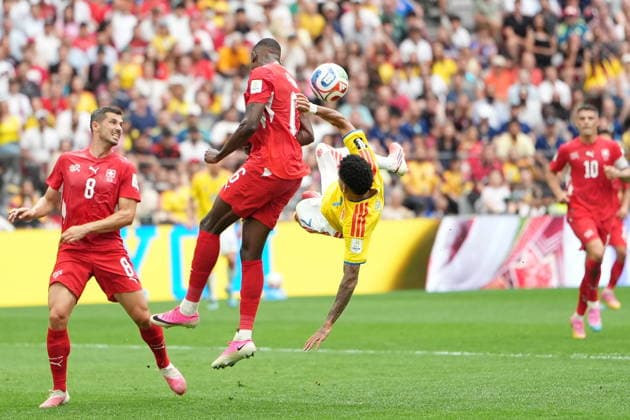 FIFA World Cup, WM, Weltmeisterschaft, Fussball 2026 - Round of 16 - Switzerland vs Colombia Denis Zakaria of Switzerland (L) in action against Luis Diaz of Colombia (R) during the FIFA World Cup 2026 Round of 16 match Switzerland against Colombia, in Vancouver, Canada, 07 July 2026. VANCOUVER Canada  Copyright: xBOBxFRIDx
