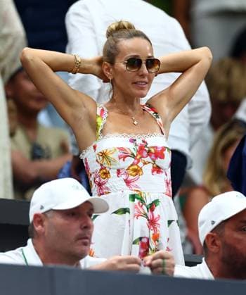 Jelena Djokovic gestures towards Novak Djokovic during his quarter-final match Wimbledon Tennis Championships, Day 9, The All England Lawn Tennis and Croquet Club, London, UK - 07 Jul 2026London The All England Lawn Tennis and United Kingdom  Copyright: xJamesxMarsh Shutterstockx 16978027fa