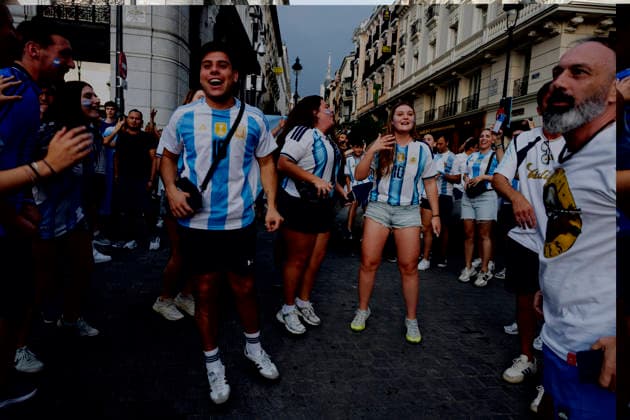 July 7, 2026, Madrid, Spain: Several fans of the Argentine national team, Nationalteam celebrate their victory during the 2026 World Cup Round of 16 match between Argentina and Egypt in Madrid, Spain. Argentina Fans Celebrate Their World Cup Round Of 16 Victory In Madrid  - ZUMAs197 20260707_aaa_s197_088 Copyright: xAtilanoxGarciax