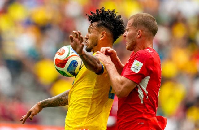 Switzerland v Colombia - FIFA World Cup, WM, Weltmeisterschaft, Fussball 2026 - Round of 16 VANCOUVER, CANADA - JULY 07: Luis Suarez (L) of Colombia in action against Nico Elvedi (4) of Switzerland during the 2026 FIFA World Cup Round of 16 match between Switzerland and Colombia at BC Place in Vancouver, British Columbia, Canada, on July 07, 2026 Ercin Erturk Anadolu British Columbia Canada. Editorial use only. Please get in touch for any other usage.  Copyright: x2026xAnadoluxErcinxErturkx