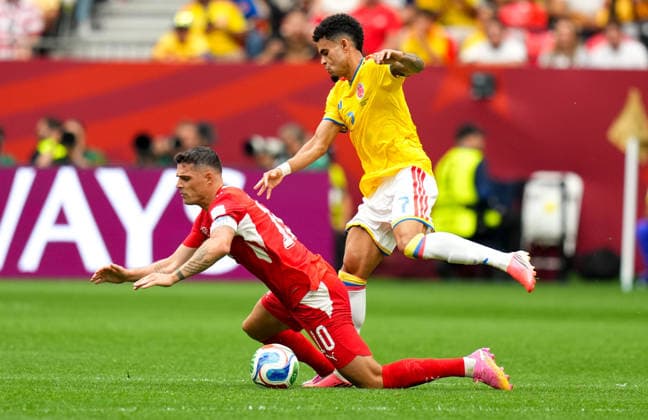 Switzerland v Colombia - FIFA World Cup, WM, Weltmeisterschaft, Fussball 2026 - Round of 16 VANCOUVER, CANADA - JULY 07: Luis Diaz (R) of Colombia in action against Granit Xhaka (10) of Switzerland during the 2026 FIFA World Cup Round of 16 match between Switzerland and Colombia at BC Place in Vancouver, British Columbia, Canada, on July 07, 2026 Ercin Erturk Anadolu British Columbia Canada. Editorial use only. Please get in touch for any other usage.  Copyright: x2026xAnadoluxErcinxErturkx