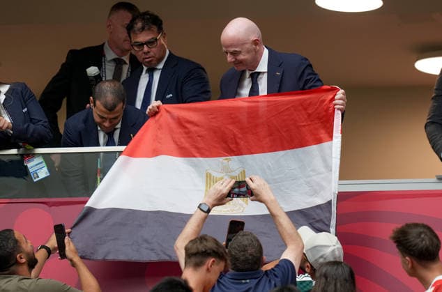 Switzerland v Colombia - FIFA World Cup, WM, Weltmeisterschaft, Fussball 2026 - Round of 16 VANCOUVER, CANADA - JULY 07: FIFA President Gianni Infantino holds a Egyptian flag during the 2026 FIFA World Cup Round of 16 match between Switzerland and Colombia at BC Place in Vancouver, British Columbia, Canada, on July 07, 2026 Ercin Erturk Anadolu British Columbia Canada. Editorial use only. Please get in touch for any other usage.  Copyright: x2026xAnadoluxErcinxErturkx