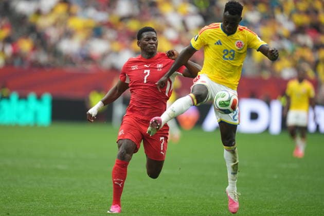 FIFA World Cup, WM, Weltmeisterschaft, Fussball 2026 - Round of 16 - Switzerland vs Colombia Breel Embolo of Switzerland (L) in action against Davinson Sanchez of Colombia (R) during the FIFA World Cup 2026 Round of 16 match Switzerland against Colombia, in Vancouver, Canada, 07 July 2026. VANCOUVER Canada  Copyright: xBOBxFRIDx