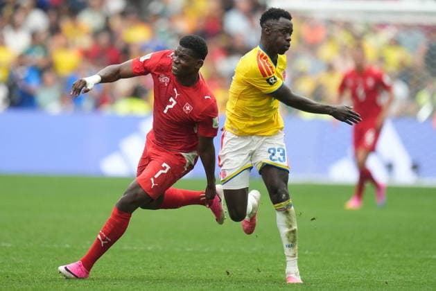 FIFA World Cup, WM, Weltmeisterschaft, Fussball 2026 - Round of 16 - Switzerland vs Colombia Breel Embolo of Switzerland (L) in action against Davinson Sanchez of Colombia (R) during the FIFA World Cup 2026 Round of 16 match Switzerland against Colombia, in Vancouver, Canada, 07 July 2026. VANCOUVER Canada  Copyright: xBOBxFRIDx