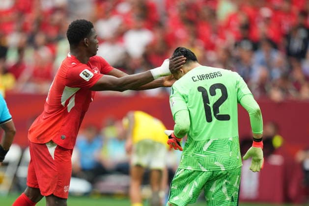 Switzerland v Colombia - FIFA World Cup, WM, Weltmeisterschaft, Fussball 2026 - Round of 16 VANCOUVER, CANADA - JULY 07: Breel Embolo (L) of Switzerland greets Camilo Vargas (12) of Colombia during the 2026 FIFA World Cup Round of 16 match between Switzerland and Colombia at BC Place in Vancouver, British Columbia, Canada, on July 07, 2026 Ercin Erturk Anadolu British Columbia Canada. Editorial use only. Please get in touch for any other usage.  Copyright: x2026xAnadoluxErcinxErturkx