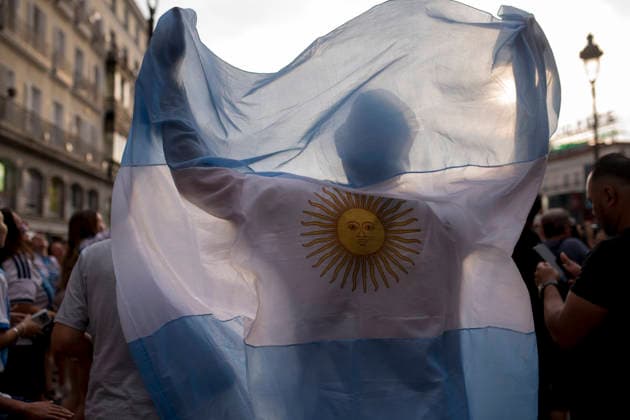 July 7, 2026, Madrid, Spain: A fan holds an Argentinian flag during the celebrations of Argentine s victory at Puerta del Sol, after Argentina won over Egypt in the World Cup. Madrid Spain - ZUMAs197 20260707_aaa_s197_106 Copyright: xLuisxSotox