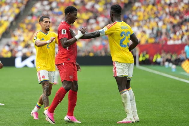 FIFA World Cup, WM, Weltmeisterschaft, Fussball 2026 - Round of 16 - Switzerland vs Colombia Davinson Sanchez of Colombia (L) interacts with Breel Embolo of Switzerland (R) during the FIFA World Cup 2026 Round of 16 match Switzerland against Colombia, in Vancouver, Canada, 07 July 2026. VANCOUVER Canada  Copyright: xBOBxFRIDx