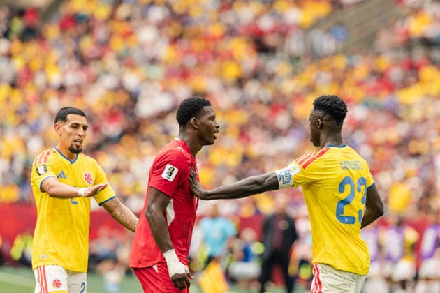 Breel Embolo of Switzerland agrees with Davinson Sanchez of Colombia during the FIFA World Cup, WM, Weltmeisterschaft, Fussball Round of 16 game between Switzerland and Colombia at BC Place on July 7, 2026 in Vancouver, British Colombia, Canada  Copyright: xCurtisxWongx xSPPx Sportspressphoto_SPR187099