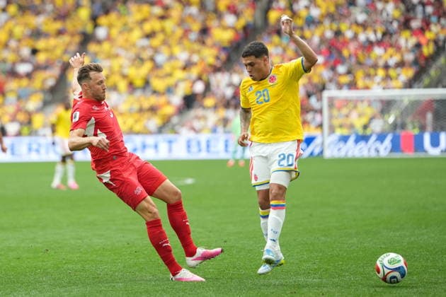 FIFA World Cup, WM, Weltmeisterschaft, Fussball 2026 - Round of 16 - Switzerland vs Colombia Silvan Widmer of Switzerland (L) in action against Juan Fernando Quintero of Colombia (R) during the FIFA World Cup 2026 Round of 16 match Switzerland against Colombia, in Vancouver, Canada, 07 July 2026. VANCOUVER Canada  Copyright: xBOBxFRIDx