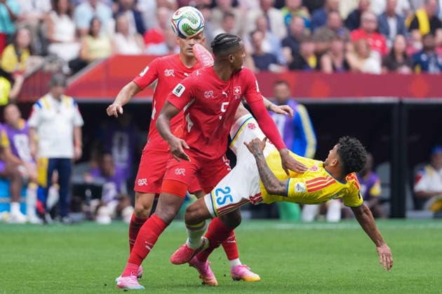Manuel Akanji of Switzerland (L) and Luis Suarez of Colombia (R) fight for possession during a FIFA Men’s World Cup 2026 round of 16 football match between Switzerland and Colombia at BC Place Vancouver, in Vancouver on July 07th 2026 (Photo by Alexandra Fechete SPP)  Copyright: xAlexandraxFechete SPPx Sportspressphoto_SPR187122