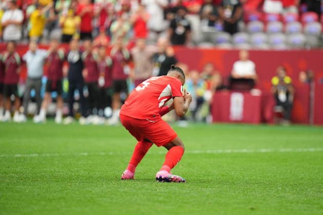 Switzerland v Colombia - FIFA World Cup, WM, Weltmeisterschaft, Fussball 2026 - Round of 16 VANCOUVER, CANADA - JULY 07: Manuel Akanji (5) of Switzerland reacts at the penalty shoot-out during the 2026 FIFA World Cup Round of 16 match between Switzerland and Colombia at BC Place in Vancouver, British Columbia, Canada, on July 07, 2026. Ercin Erturk Anadolu British Columbia Canada. Editorial use only. Please get in touch for any other usage.  Copyright: x2026xAnadoluxErcinxErturkx