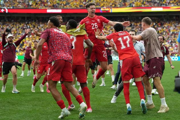 FIFA World Cup, WM, Weltmeisterschaft, Fussball 2026 - Round of 16 - Switzerland vs Colombia Ruben Vargas of Switzerland (C-R) celebrates scoring the winning penalty with his teammates after the penalty shoot-out of the FIFA World Cup 2026 Round of 16 match Switzerland against Colombia, in Vancouver, Canada, 07 July 2026. VANCOUVER Canada  Copyright: xBOBxFRIDx