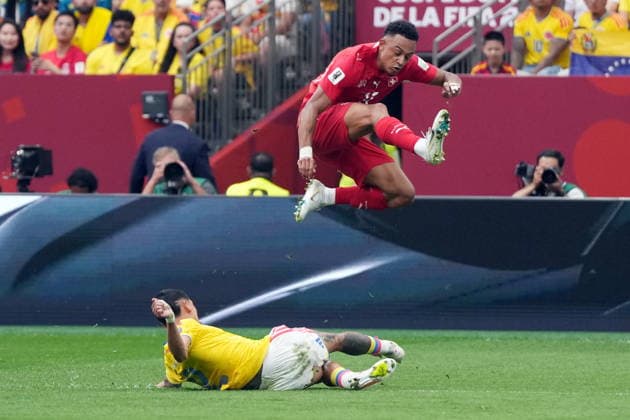 July 7, 2026, Vancouver, Bc, CANADA: Switzerland s Dan Ndoye (11) jumps over Colombia s Daniel Munoz (2) to avoid a tackle during the first half of a World Cup Round of 16 soccer match, in Vancouver, on Tuesday, July 7, 2026. Canada News - July 7, 2026  - ZUMAc35_ 20260707_zaf_c35_208 Copyright: xDarrylxDyckx