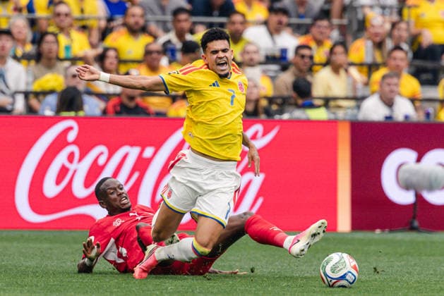 Luis Diaz of Colombia contests with Denis Zakaria of Switzerland during the FIFA World Cup, WM, Weltmeisterschaft, Fussball Round of 16 game between Switzerland and Colombia at BC Place on July 7, 2026 in Vancouver, British Colombia, Canada  Copyright: xCurtisxWongx xSPPx Sportspressphoto_SPR187342