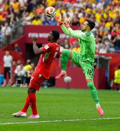 Switzerland v Colombia - FIFA World Cup, WM, Weltmeisterschaft, Fussball 2026 - Round of 16 VANCOUVER, CANADA - JULY 07: Goalkeeper Camilo Vargas (12) of Colombia in action during the 2026 FIFA World Cup Round of 16 match between Switzerland and Colombia at BC Place in Vancouver, British Columbia, Canada, on July 07, 2026. Ercin Erturk Anadolu Vancouver Canada. Editorial use only. Please get in touch for any other usage.  Copyright: x2026xAnadoluxErcinxErturkx