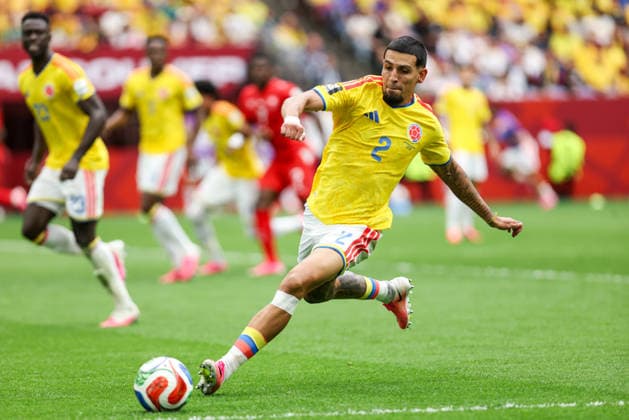 Switzerland v Colombia: Round of 16 - FIFA World Cup, WM, Weltmeisterschaft, Fussball 2026 Daniel Munoz 2 of Colombia controls the ball during the FIFA World Cup 2026 round of 16 match between Switzerland and Colombia at BC Place Stadium in Vancouver, British Columbia, Canada, on July 7, 2026. Vancouver British Columbia Canada  Copyright: xIndrawanxKumalax originalFilename:kumala-thefifaw260707_npNje.jpg