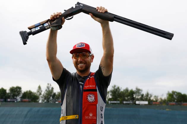 Sport Bilder des Tages #2 ISSF World Cup Shotgun - Day Three Hancock Vincent of the United States celebrates winning a gold medal during the ISSF World Cup Shotgun on day three at the Concaverde Shooting Range in Lonato del Garda, Italy, on July 7, 2026. Lonato del Garda Brescia Italy  Copyright: xRichardxMorganox originalFilename:morgano-issfworl260707_np63i.jpg